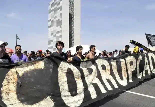 Manifestantes fazem ato contra a corrupção em Brasília (Antonio Cruz/Agência Brasil)