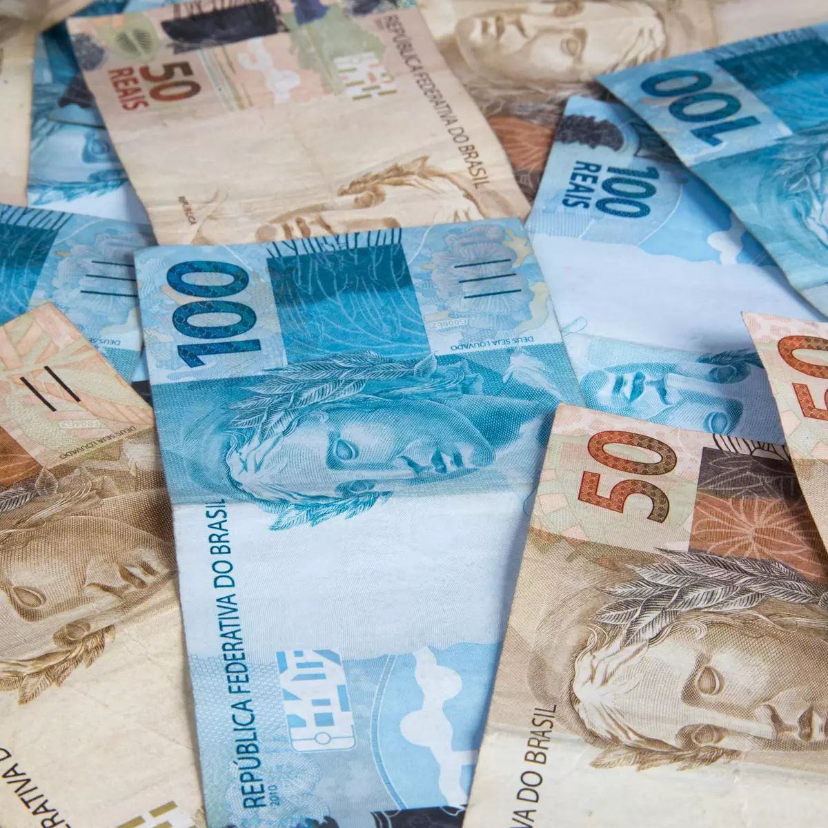 dinheiro reais