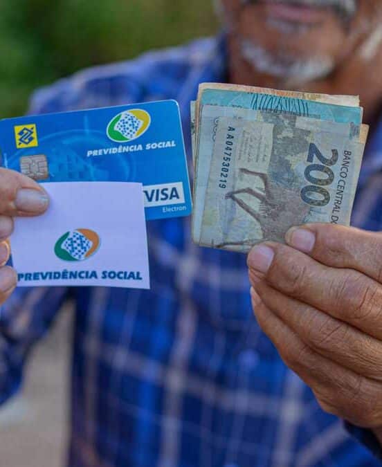 previdencia social dinheiro homem fdr 6 e1714333670837