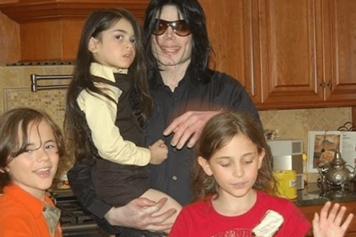 Michael Jackson e os filhos Prince, Paris e Bigi Jackson. (Foto: Reprodução/Instagram)