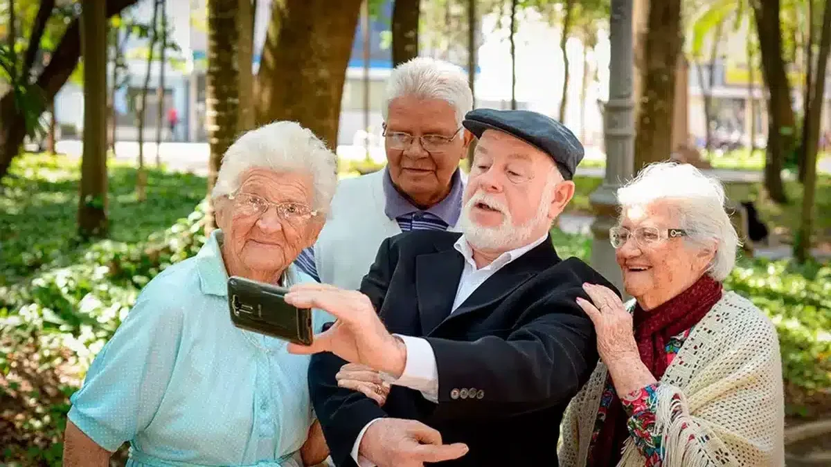 amizade idosos 2 e1745703745192