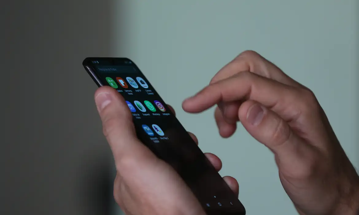 uso de smartphone e celular050720211245