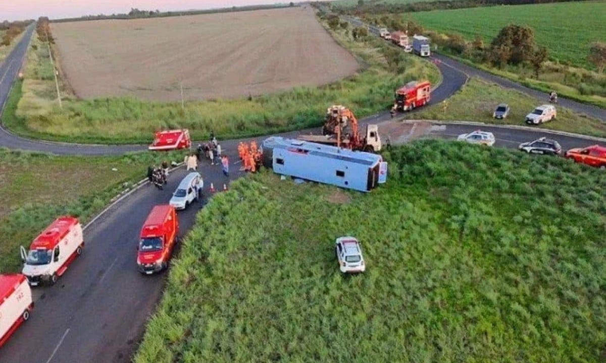1 capotamento onibus triangulo 49344378