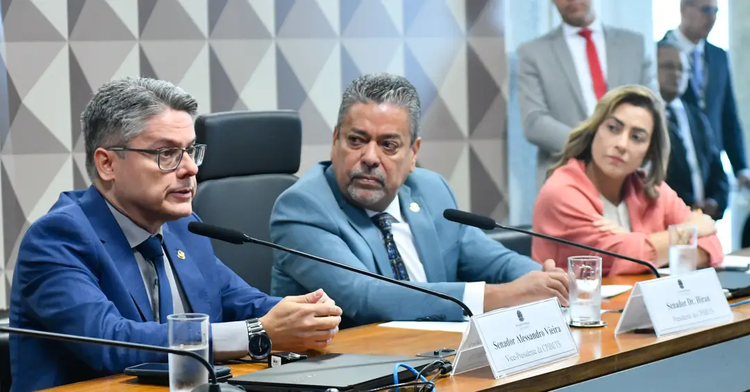 O Dr. Hiran (ao centro) na presidência, Alessandro Vieira na vice e Soraya Thronicke na relatoria formam a Cúpula da CPI das Bets. (Foto: Geraldo Magela/Agência Senado)