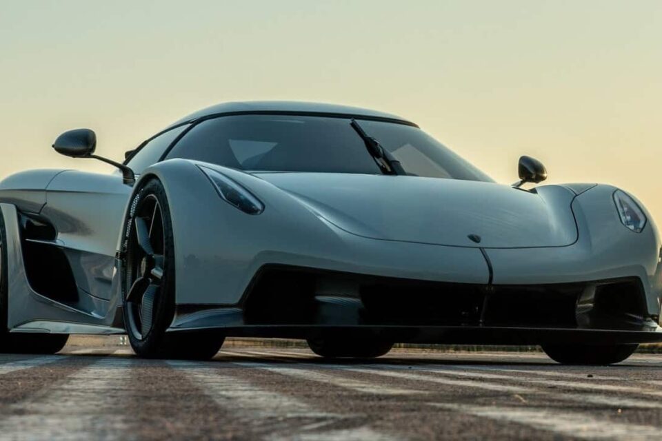 Koenigsegg Jesko Absolut 2021 1600 01 960x640 1