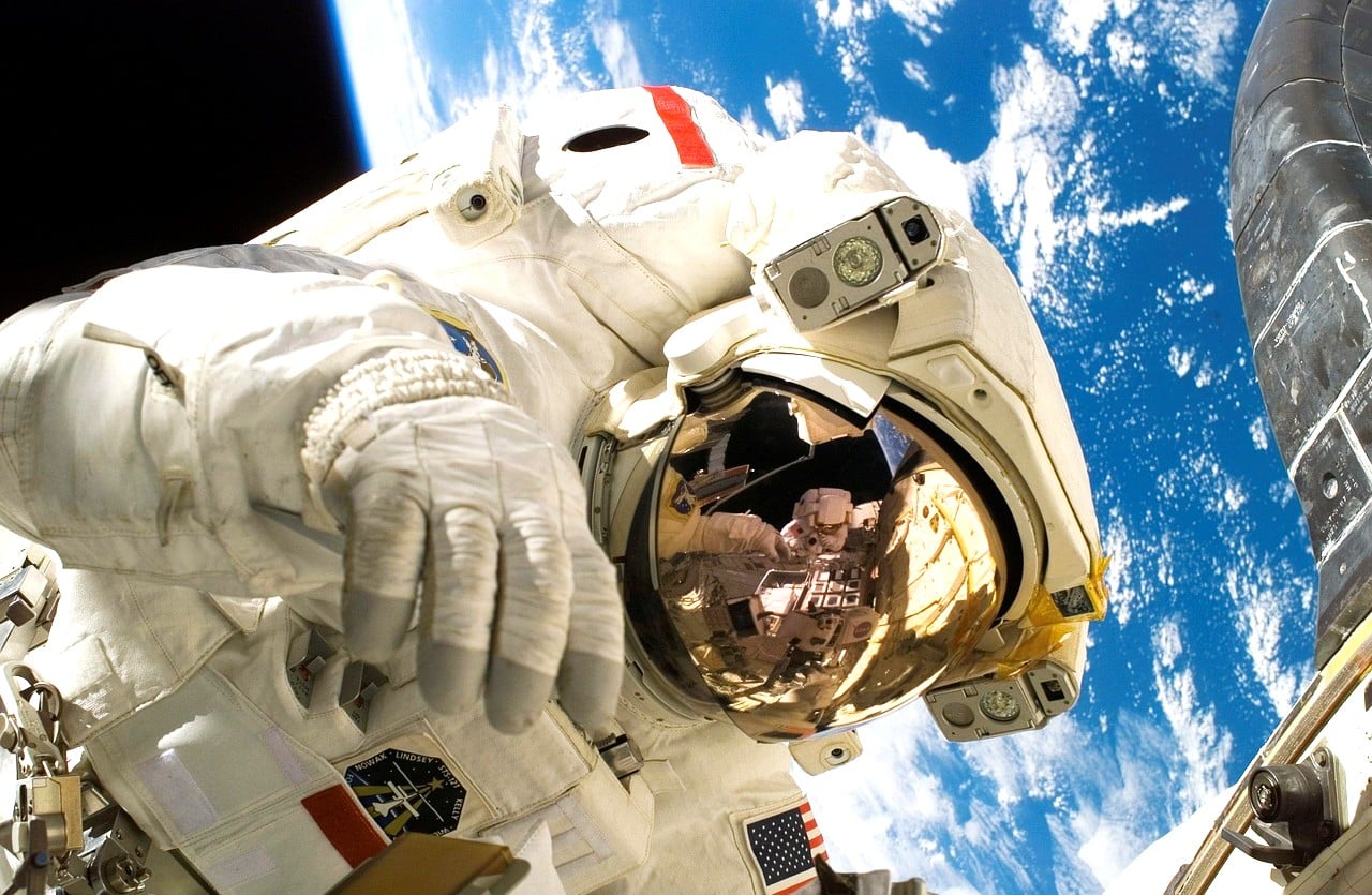 astronaut 11080 1280